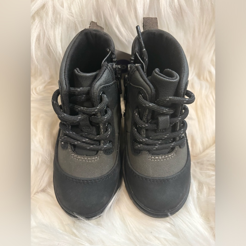 Cat and Jack child’s boot NWT